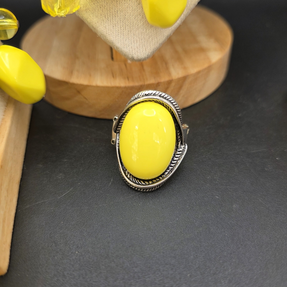 Paparazzi Vibrant Yellow and Silver Necklace Set (2249) - Picture 3 of 5